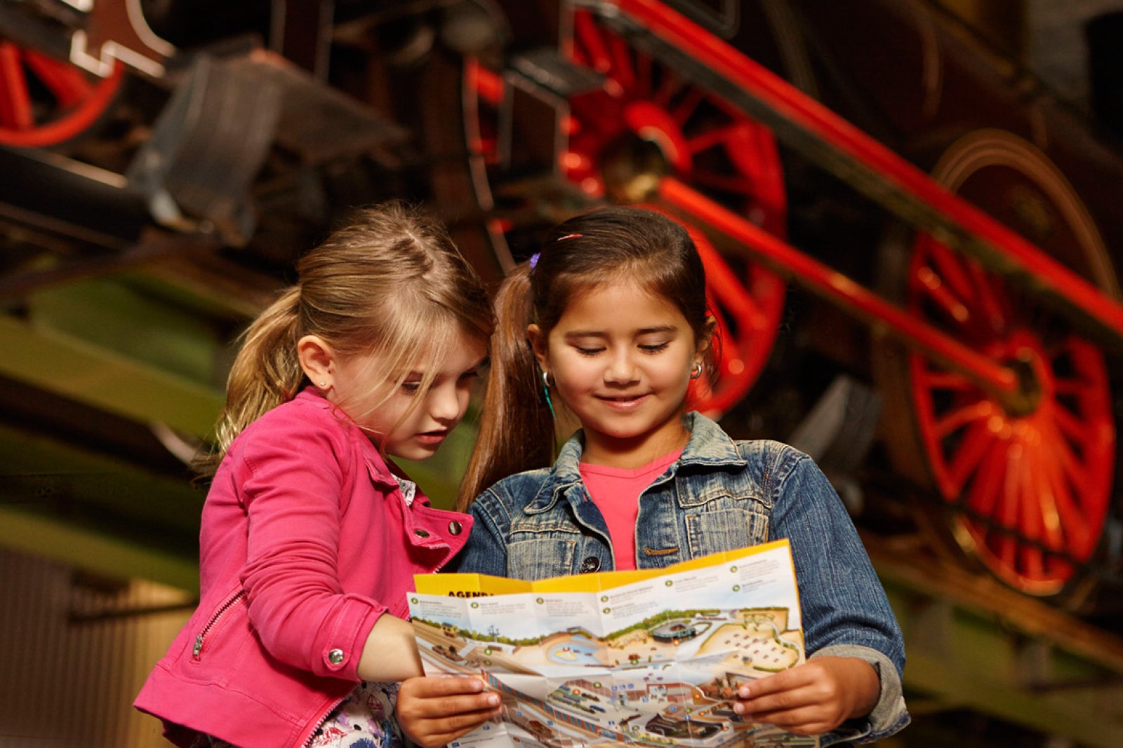 Kids looking at map at Spoorwegmuseum Utrecht