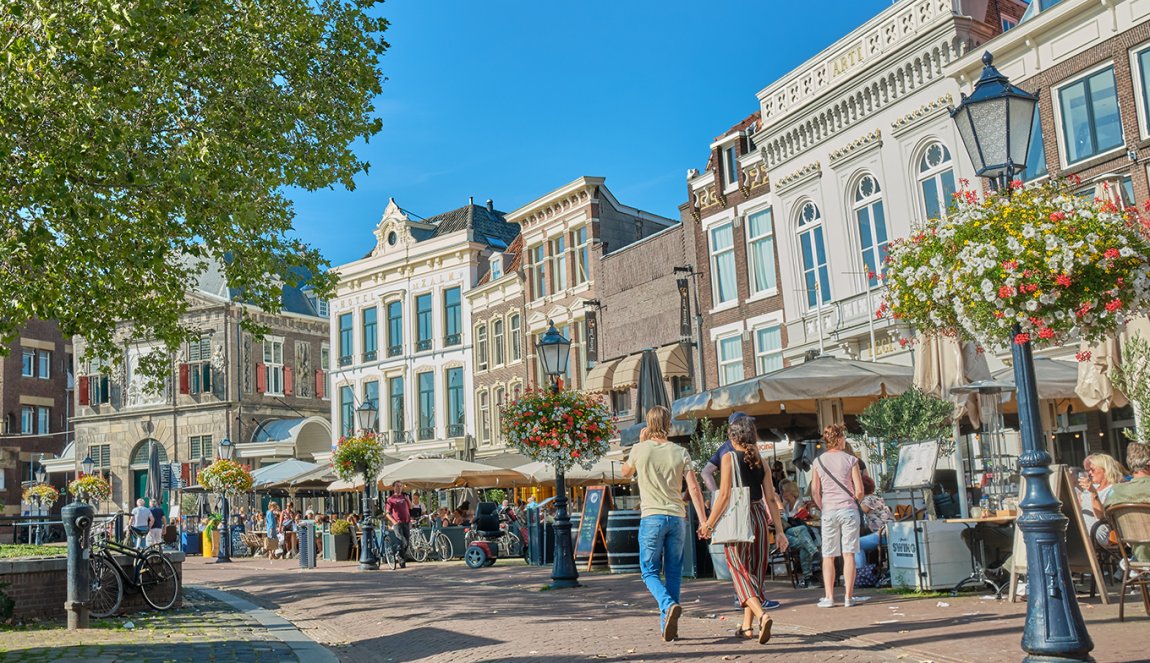 People strolling in Gouda city centre