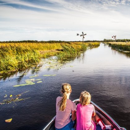 Kids on a boat in the Weerribben-Wieden