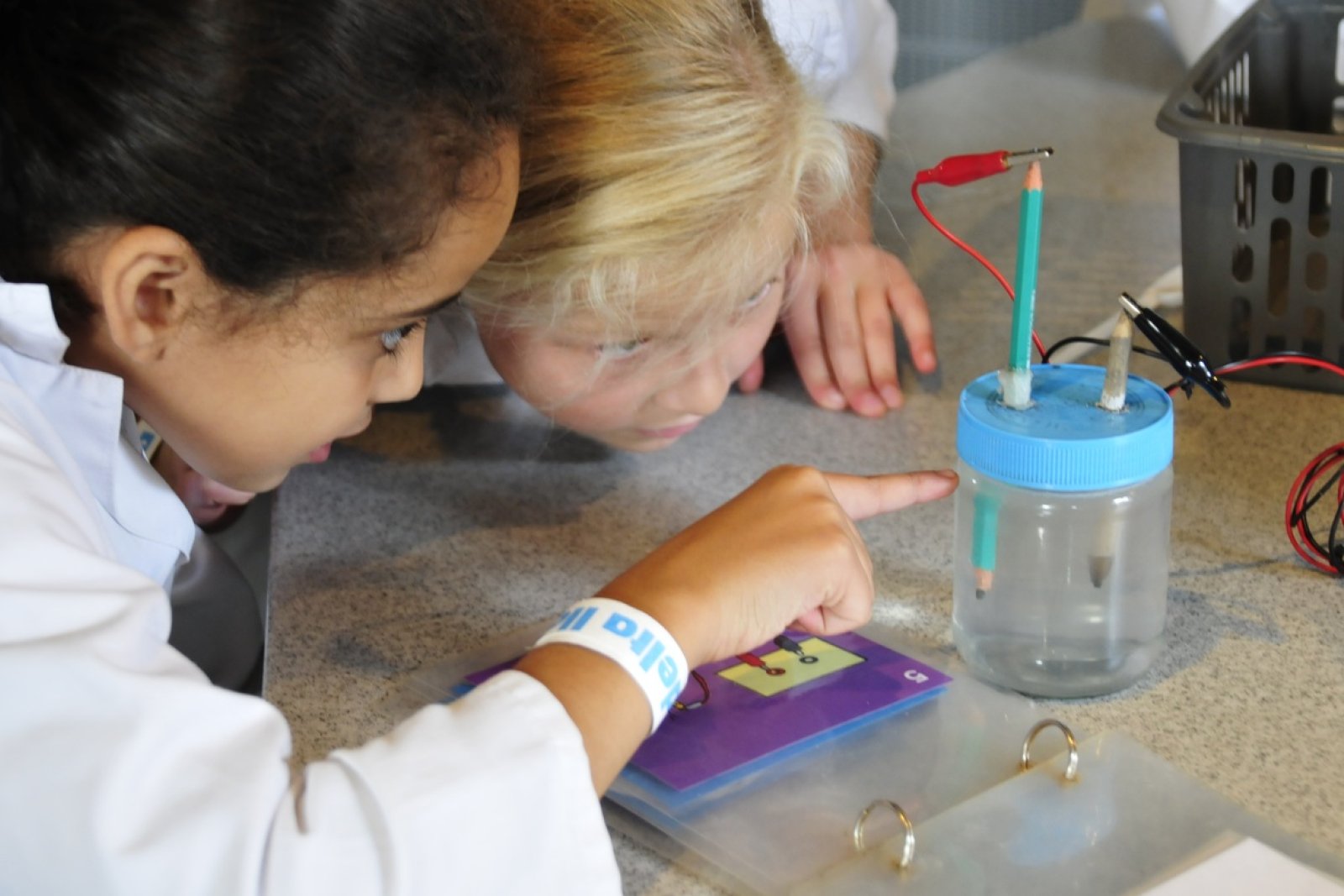 Doing experiments at the water museum with children