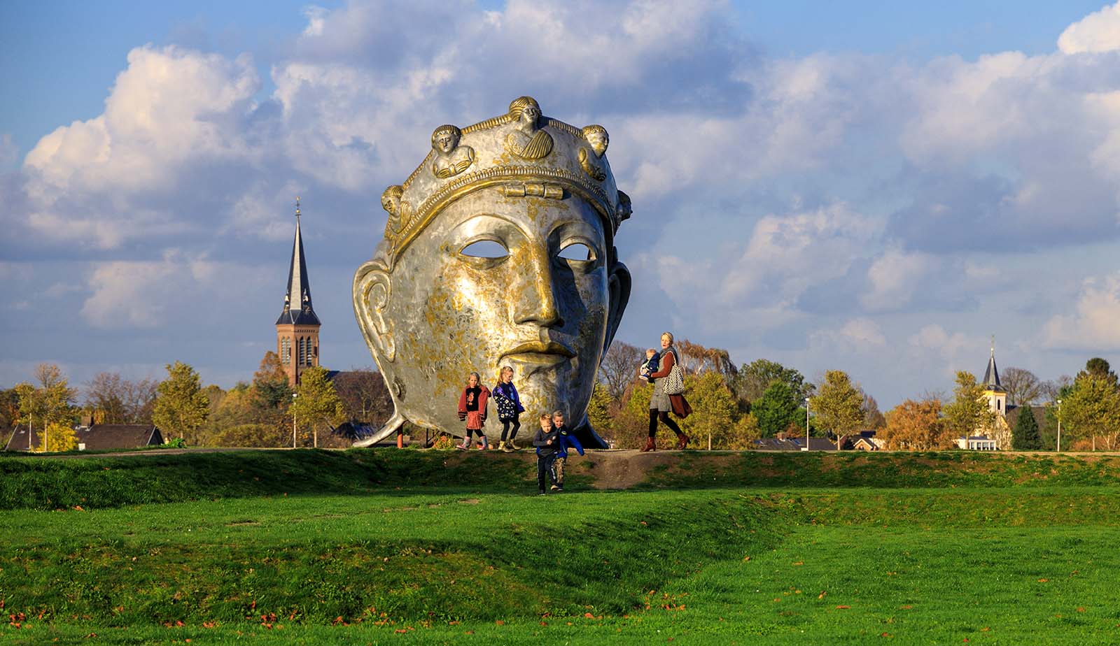 Viewpoint with enlarged existing Roman mask, it symbolizes the historic face of Nijmegen