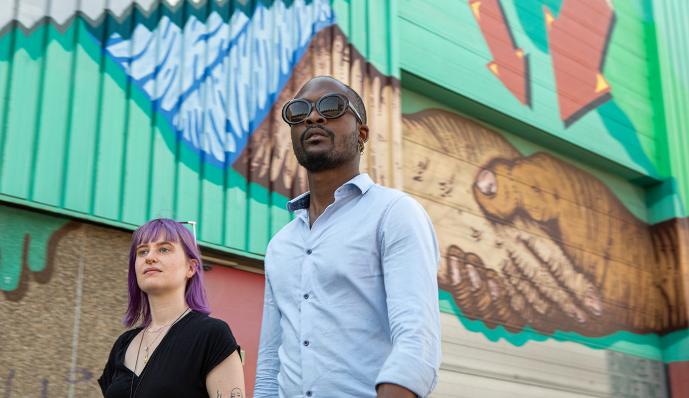 Couple in front of street art at the Keilewerf Rotterdam