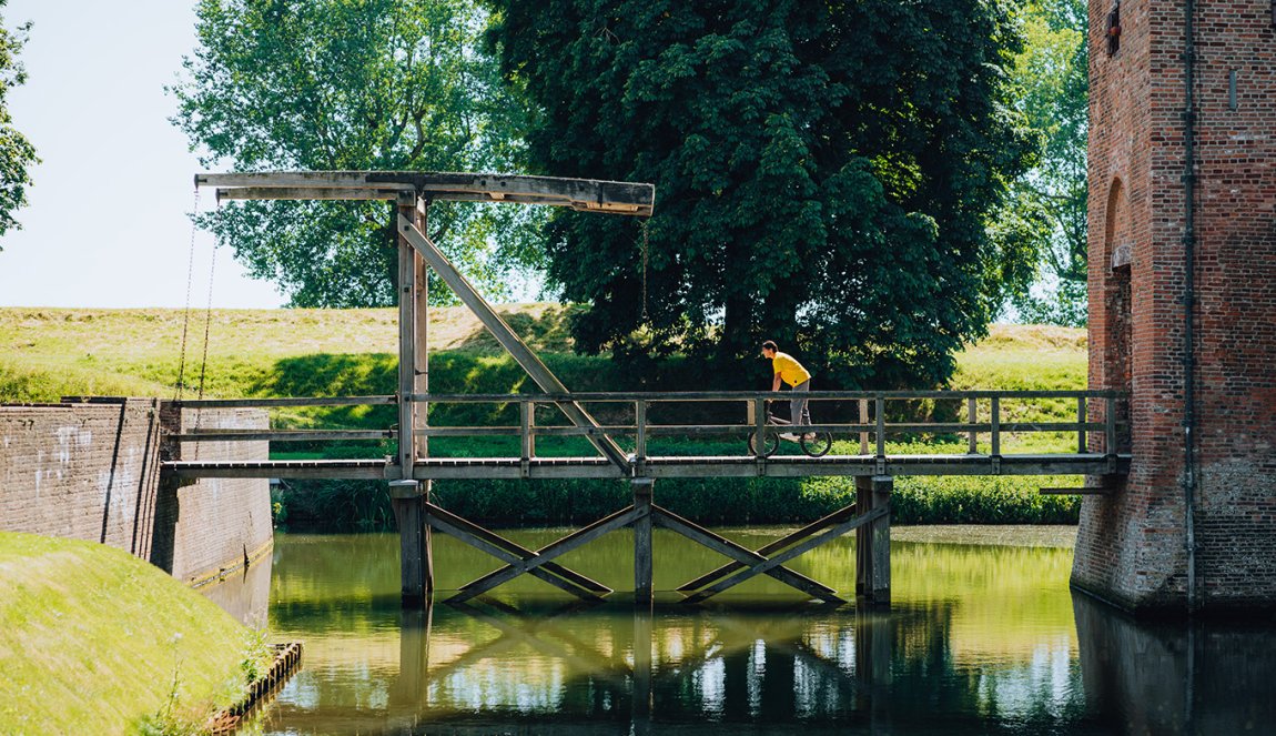 Sietse van Berkel cycling over drawbridge