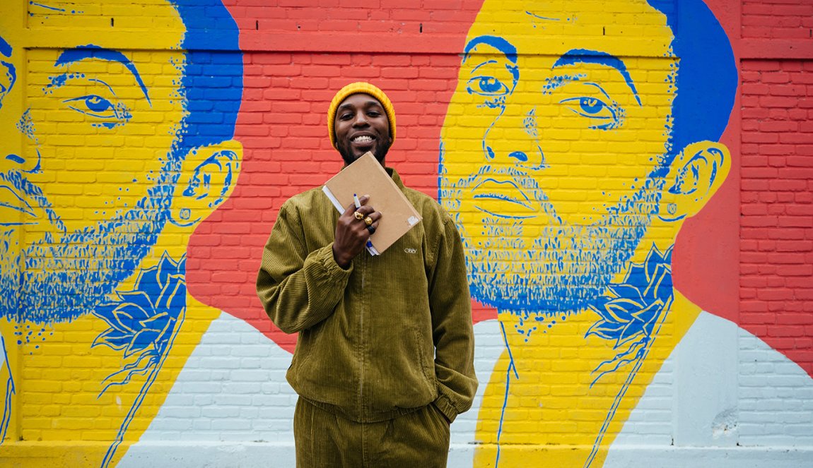 Portraitphoto Elten Kiene with booklet for colorful graffiti wall