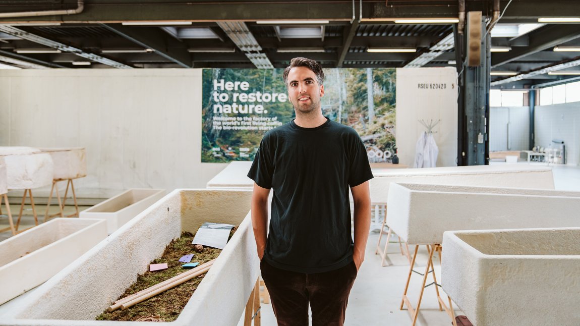 Studio Hendrikx Bob with environmentally friendly coffins