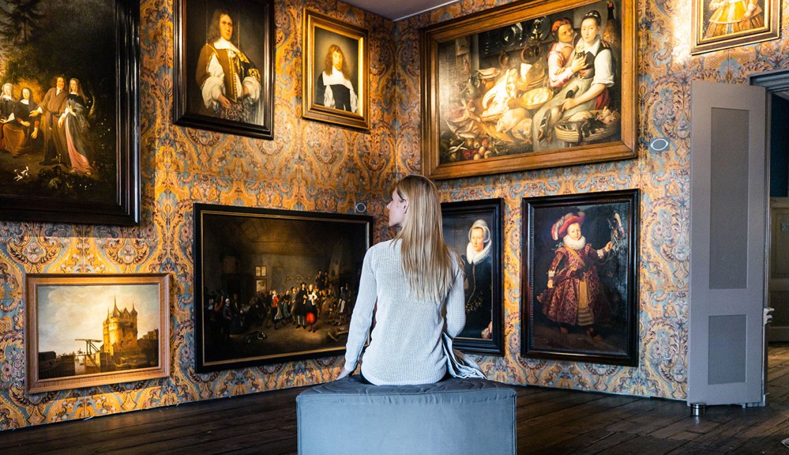 Lady on bench in Westfries museum in Hoorn