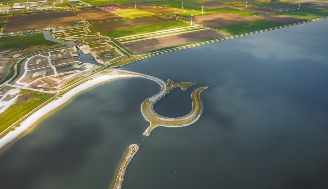 In the Wolderwijd off the coast of Zeewolde lies a peninsula in the shape of a tulip