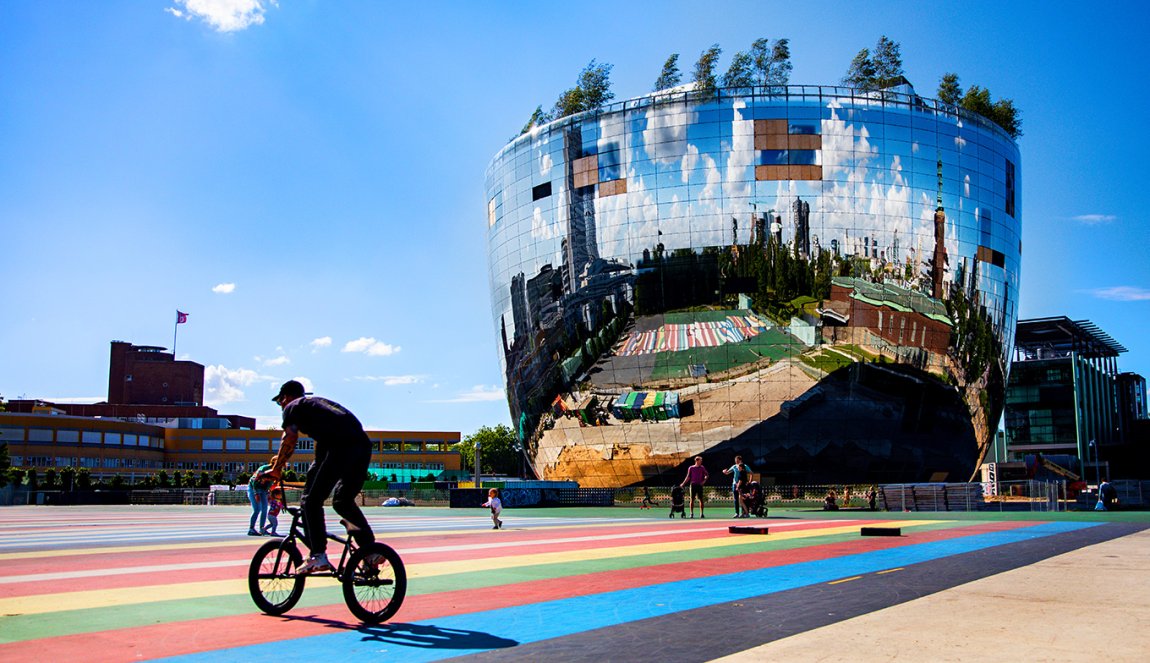 Cyclist at rainbow square for Boijmans van Beuningen