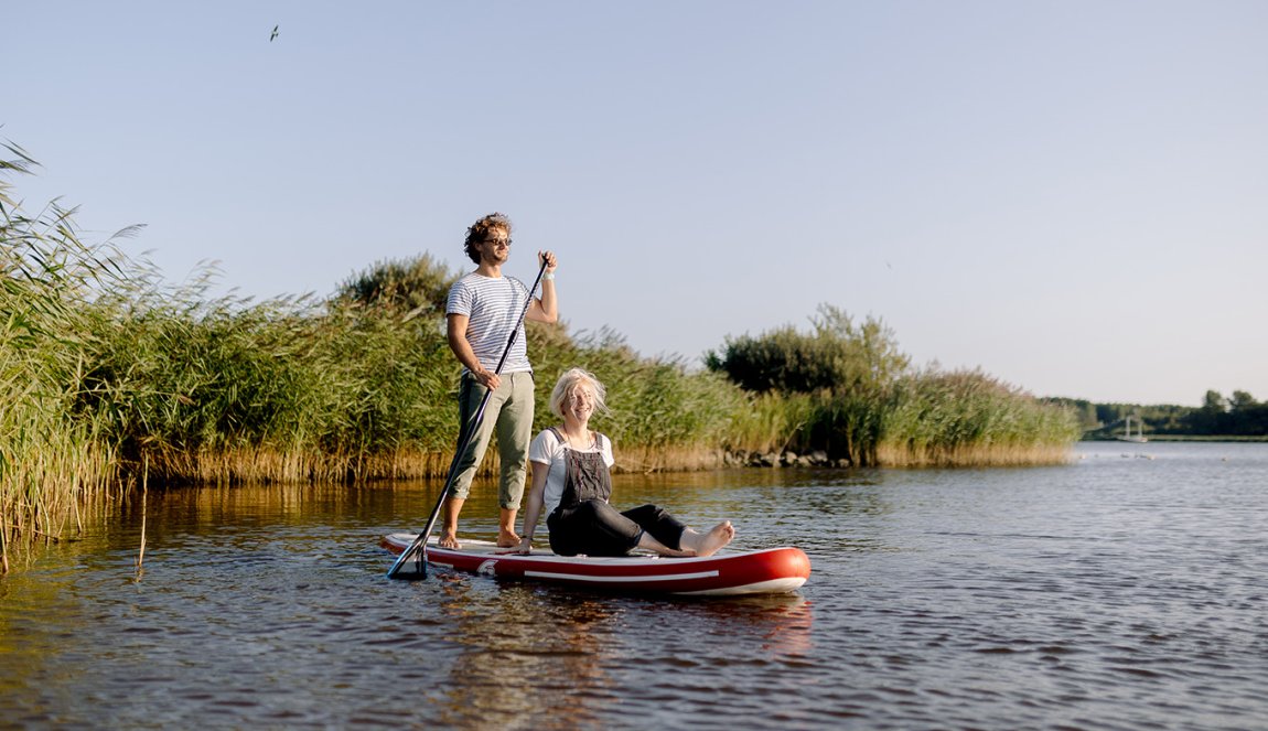 Couple sups on the Lauwersmeer