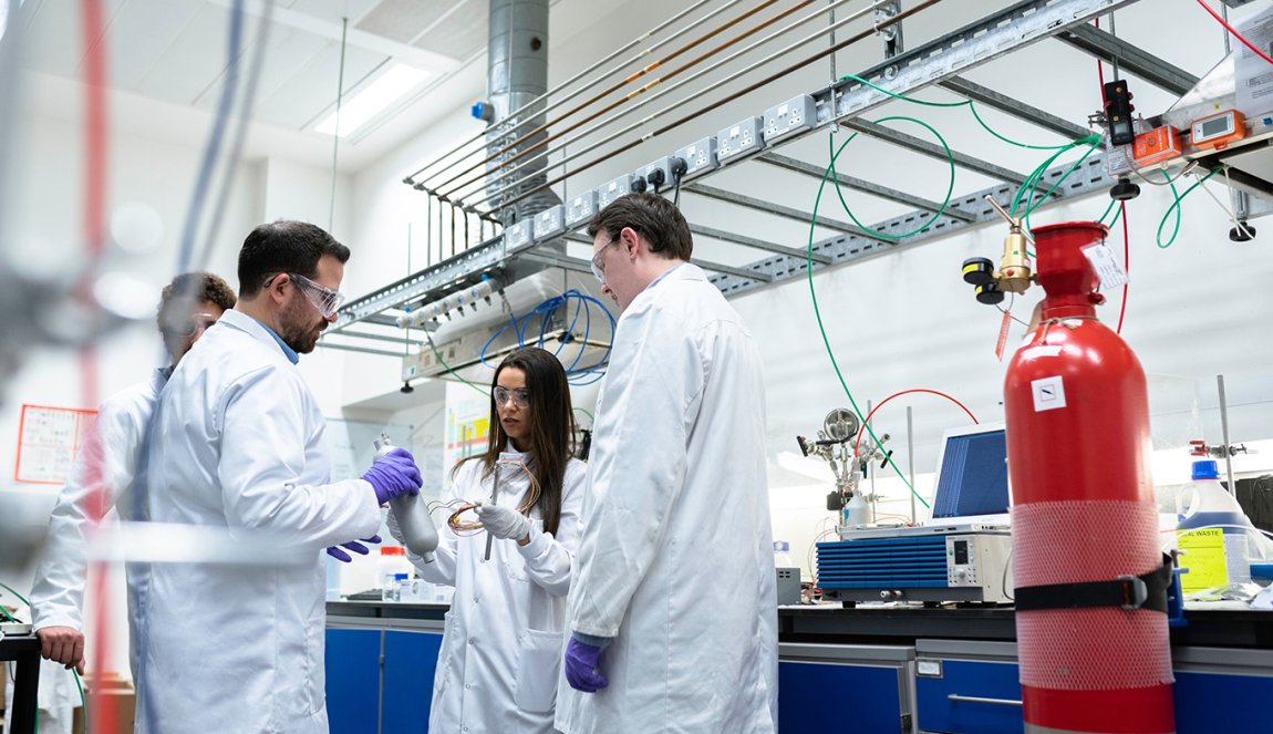 Leiden Bioscience Park lab technicians at work