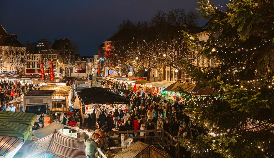 Overview Dickensfestijn Deventer by night