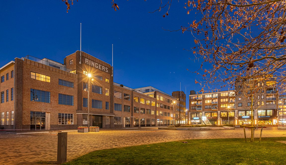 Ringersfabrieks Erf Alkmaar at night 