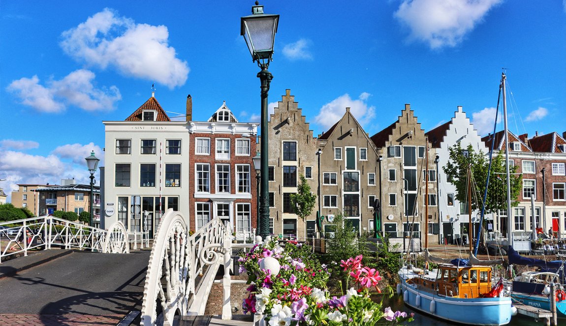 Spijkerbrug Middelburg with houses and boats