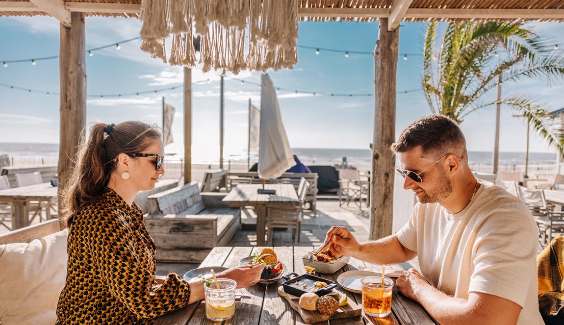 Enjoying at beach pavilion Noosa in Zandvoort